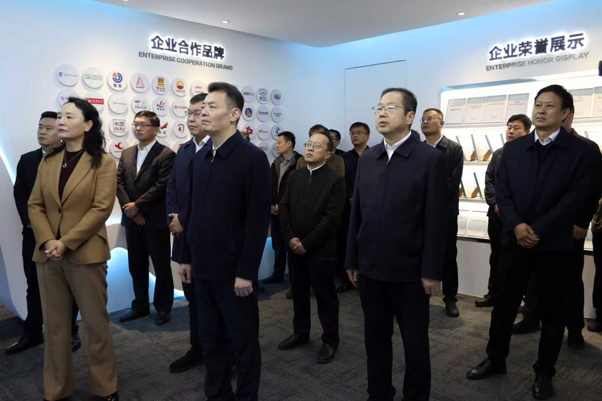 2025年10月28日縣委副書記、縣長張小帆，縣政協主席劉忠亮等到公司調研人才隊伍建設相關情況